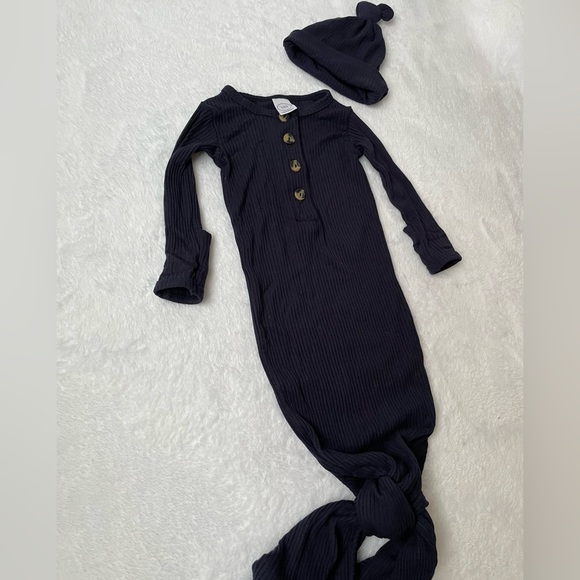 Lou Lou & Co Newborn Knotted Gown + Hat (Ribbed Navy) - Picture 5 of 5